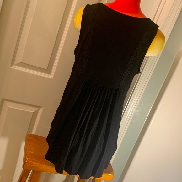 Beautiful & Soft Weekend SUZANNE BETRO Black Eyelet Bib Tunic NWT - Picture 7 of 10